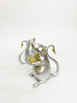 หนูมุสิกะ (ถือขนม)