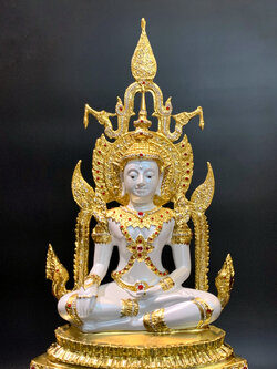 สมเด็จองค์ปฐม หน้าตัก 9 นิ้ว