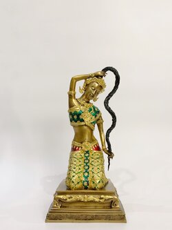 พระแม่ธรณีบีบมวยผม หน้าตัก 9 นิ้ว