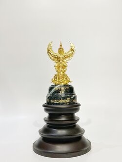 พญาครุฑ องค์บูชา รุ่น มหาเศรษฐี สูง 8 นิ้ว (ขนาดกลาง) พร้อมฐานมะค่า