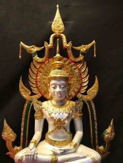 สมเด็จองค์ปฐม หน้าตัก 16 นิ้ว