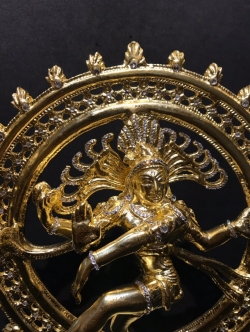 ตัวอย่างงานลงรักปิดทองคำเปลวเต็มองค์ พร้อมประดับ Swarovski