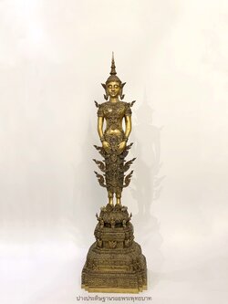 พระพุทธรูป ปางประดิษฐานรอยพระพุทธบาท ทรงเครื่องจักรพรรดิ์ หน้าตัก 9 นิ้ว