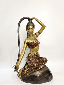 พระแม่ธรณีบีบมวยผม หน้าตัก 12 นิ้ว