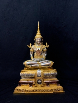 พระแก้วมรกต ทรงเครื่องฤดูร้อน หน้าตัก 9 นิ้ว