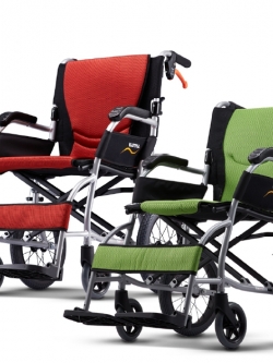 รถเข็นวีลแชร์น้ำหนักเบา อลูมินัมอัลลอยด์คาร์ม่า Ergo Lite (WheelChair KARMA Ergo Lite) น้ำหนักเบาเพียง 8.5 กก. เบาที่สุดของรถเข็นคาร์ม่า พกพาสะดวก เหมาะสำหรับเดินทาง (รุ่นยอดนิยม)