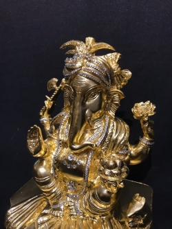 ตัวอย่างงานลงรักปิดทองคำเปลวเต็มองค์ พร้อมประดับ Swarovski