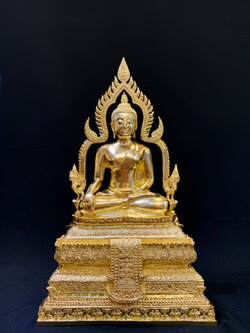 หลวงพ่อเพชร หน้าตัก 9 นิ้ว