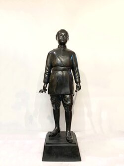 รัชกาลที่ 6 หน้าตัก 20 นิ้ว (สูง 112 cm)