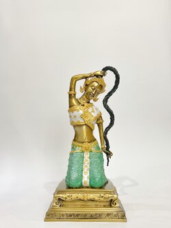 พระแม่ธรณีบีบมวยผม หน้าตัก 9 นิ้ว