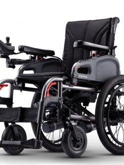รถเข็นไฟฟ้าคาร์ม่า Eflexx (Power WheelChair KARMA Eflexx) ล้อหลังมี 2 ขนาดเล็ก 14 นิ้ว และล้อใหญ่ 20 นิ้ว สามารถเลือกได้ พับเก็บได้ พนักพิงหลังปรับได้ แบตเตอรี่ถอดและติตตั้งง่าย น้ำหนักเบา เคลื่อนย้ายสะดวก (รุ่นยอดนิยม)
