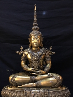 พระแก้วมรกต ทรงเครื่องฤดูร้อน หน้าตัก 16 นิ้ว