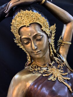 พระแม่ธรณีบีบมวยผม หน้าตัก 30 นิ้ว