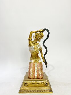 พระแม่ธรณีบีบมวยผม หน้าตัก 9 นิ้ว