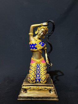 พระแม่ธรณีบีบมวยผม หน้าตัก 9 นิ้ว