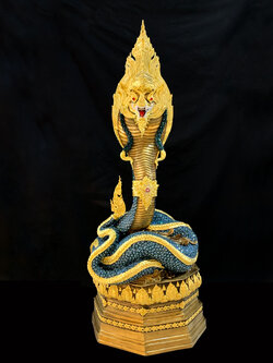 พญานาค สูง 159 cm.