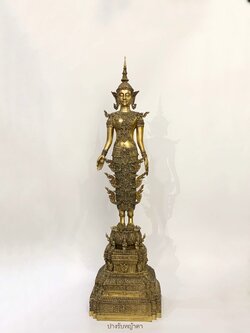 พระพุทธรูป ปางรับหญ้าคา ทรงเครื่องจักรพรรดิ์ หน้าตัก 9 นิ้ว