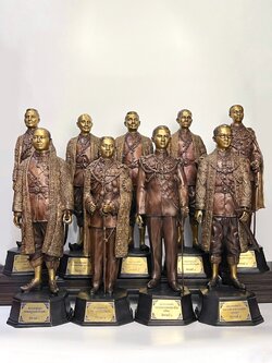 ประติมากรรมชุด 9 รัชกาล หน้าตัก 9 นิ้ว