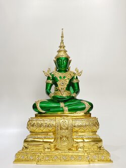 พระแก้วมรกต ทรงเครื่องฤดูร้อน หน้าตัก 9 นิ้ว