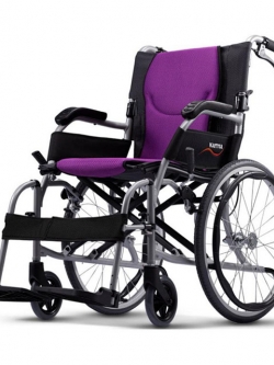 รถเข็นวีลแชร์น้ำหนักเบา อลูมินัมอัลลอยด์คาร์ม่า Ergo Lite2 (WheelChair KARMA Ergo Lite 2) เบาะกว้าง 18 นิ้ว ล้อหลังใหญ่ 20 นิ้ว น้ำหนักเบาเพียง 10.5 กก. สะดวกต่อการย้ายผู้ป่วยขึ้นเตียง พกพาสะดวก นั่งสบาย โครงพักเท้าสวิงได้ (รุ่นยอดนิยม)