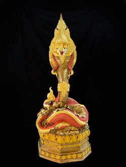 พญานาค สูง 149 cm.