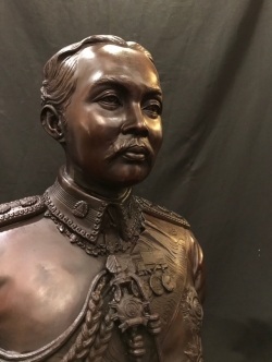 รัชกาลที่ 5 ครึ่งพระองค์ (ขนาดเท่าครึ่ง)