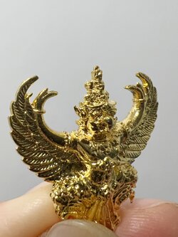 พญาครุฑ รุ่น 9หน้ามหาเศรษฐี (พิมพ์ใหญ่)