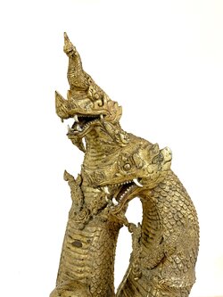 พญานาคเกี้ยวประทานทรัพย์