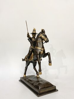 พระเจ้าตากสินมหาราช ทรงม้า หน้าตัก 5 นิ้ว