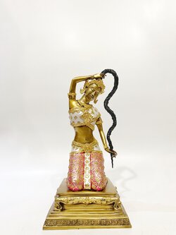 พระแม่ธรณีบีบมวยผม หน้าตัก 9 นิ้ว