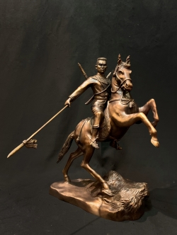 พระนเรศวรมหาราช ปราบไพรี หน้าตัก 9 นิ้ว (ทรงทวน)