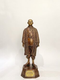 รัชกาลที่ 6 หน้าตัก 9 นิ้ว