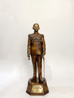 รัชกาลที่ 8 หน้าตัก 9 นิ้ว