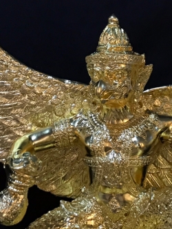 พญาครุฑ รุ่น ขุมทรัพย์มหาเทพ รวย ๑๐๐ๆ ๑๐๐ ล้าน