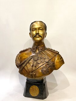 รัชกาลที่ 5 ครึ่งพระองค์ (ขนาดเท่าจริง)