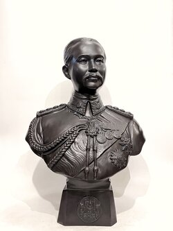 รัชกาลที่ 5 ครึ่งพระองค์ (ขนาดเท่าจริง)