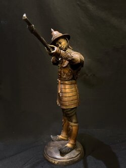 พระนเรศวรมหาราช ทรงพระแสงปืนต้น หน้าตัก 9 นิ้ว