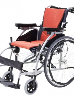 รถเข็นอลูมินัมอัลลอยด์ KARMA รุ่น S-Ergo 106 (WheelChair KARMA S-Ergo 106) เหมาะสำหรับผู้ใช้งานที่มีหน้าท้องใหญ่ นั่งสบาย พนักพิงหลังปรับได้ 3 ระดับ