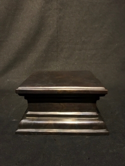 ฐานสัมฤทธิ์ ทรงสี่เหลี่ยม