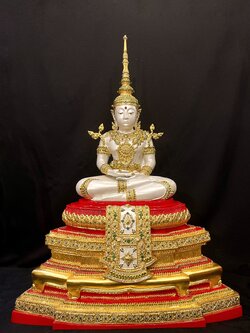 พระแก้วมรกต ทรงเครื่องฤดูร้อน หน้าตัก 16 นิ้ว