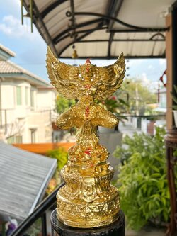 พญาครุฑ รุ่น เหยียบเงินเหยียบทอง สูง 10”