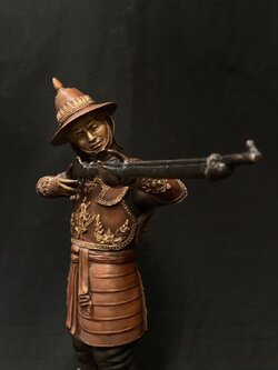 พระนเรศวรมหาราช ทรงพระแสงปืนต้น หน้าตัก 9 นิ้ว