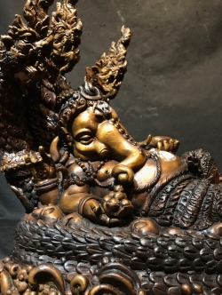 พระพิฆเนศ ปางเสวยสุข ทรงบัลลังก์พญาจันทรคุปต์นาคราช หน้าตัก 9 นิ้ว