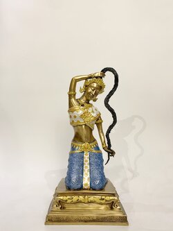 พระแม่ธรณีบีบมวยผม หน้าตัก 9 นิ้ว