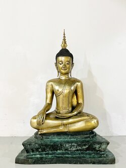 หลวงพ่อพระใส 52 รุ่น บารมีพ่อ หน้าตัก 19 นิ้ว