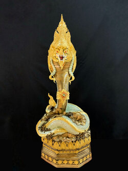 พญานาค สูง 149 cm.