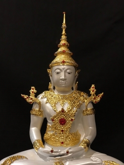 พระแก้วมรกต ทรงเครื่องฤดูร้อน หน้าตัก 9 นิ้ว