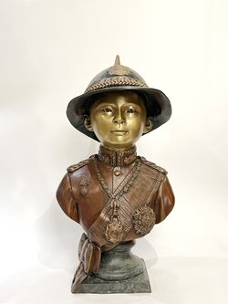 รัชกาลที่ 8 ทรงพระเยาว์ ครึ่งพระองค์