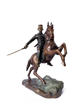 พระนเรศวรมหาราช ปราบไพรี หน้าตัก 9 นิ้ว (ทรงดาบ)